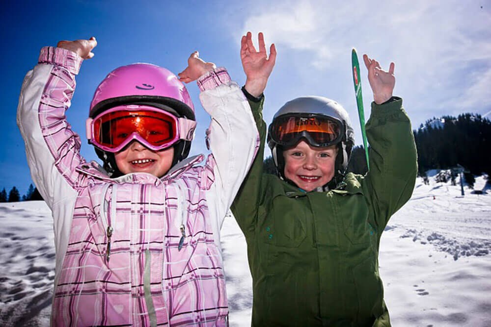 Kinder haben Spaß im Skiurlaub in Garfrescha/Montafon
