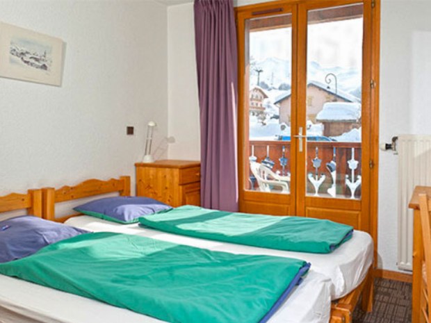 Beispiel eines Zweibettzimmers im Sportclub Les Fontanettes im Skiurlaub in Frankreich