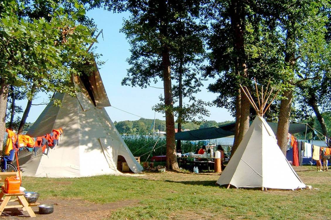 Das Zeltlager direkt am See