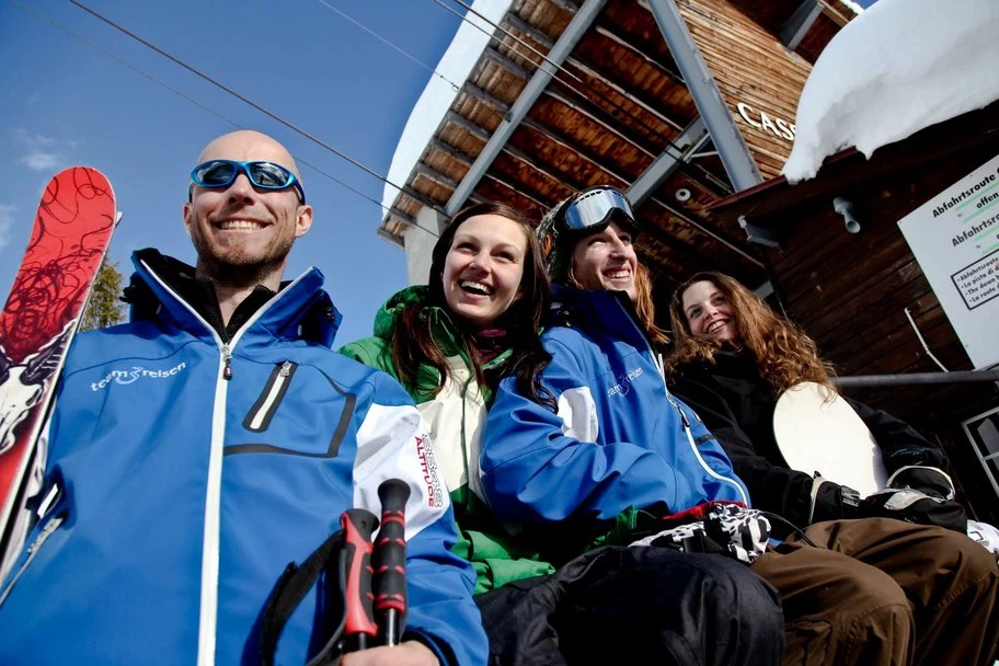 Skifahrer im Skigebiet Flims-Laax im Skiurlaub in der Schweiz