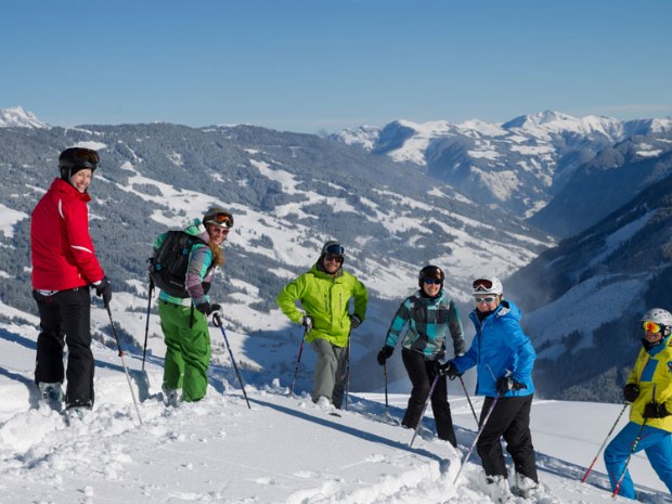 Skifahrer im Skigebiet Saalbach-Hinterglemm