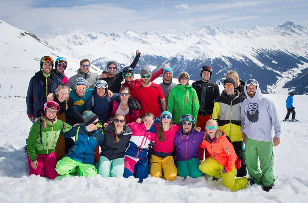 Skifahren in der Gruppe - neue Freunde gewinnen