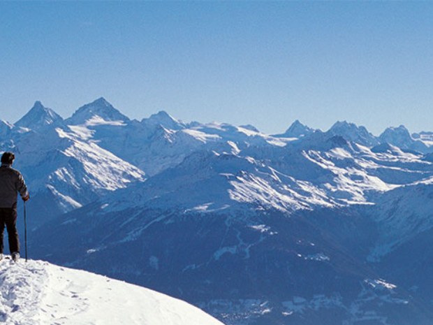 Panorama von Gipfel im Skigebiet Crans Montana in der Schweiz
